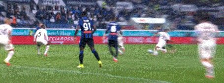 1633295119252010793.gif 世界杯官网指南-【意甲】队长28秒闪击 AC米兰被追2球客胜亚特兰大
